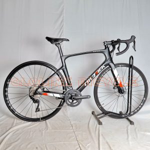 CRUZTREK KWICK CARBON 700C- Speed meets Precision